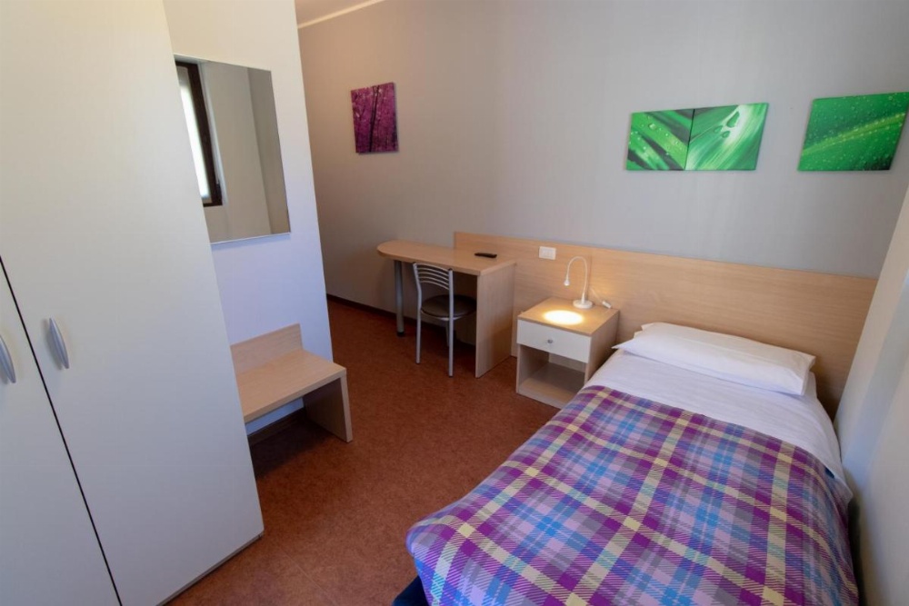 Room image 3