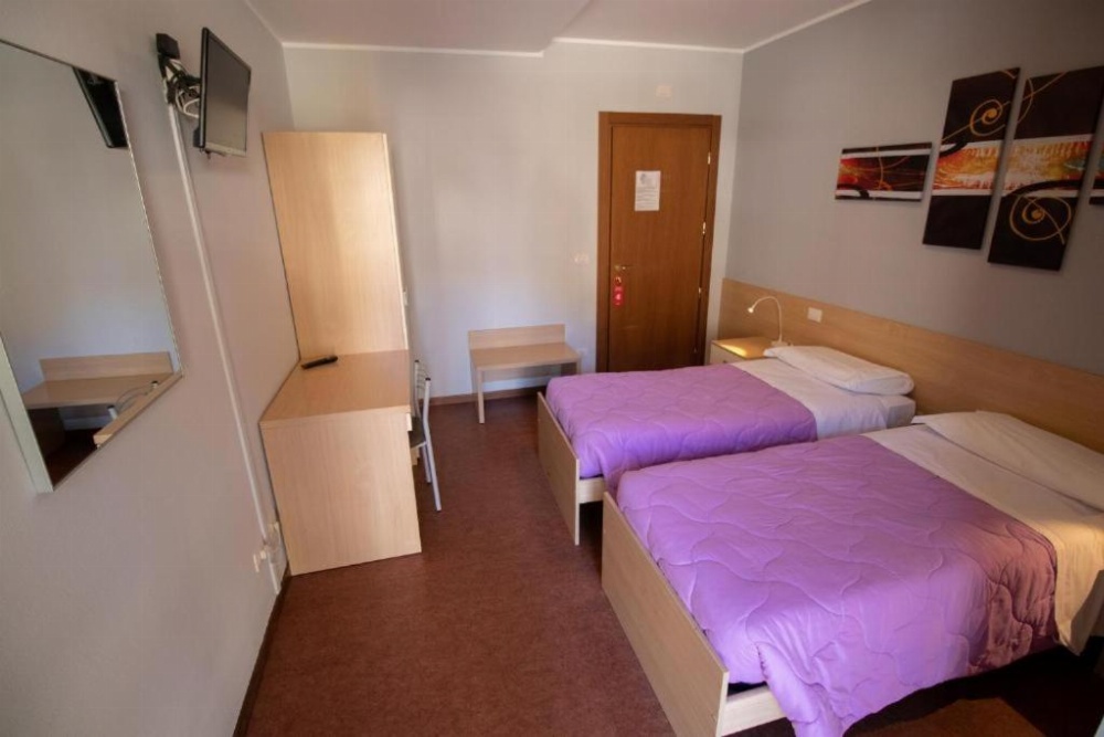 Room image 4
